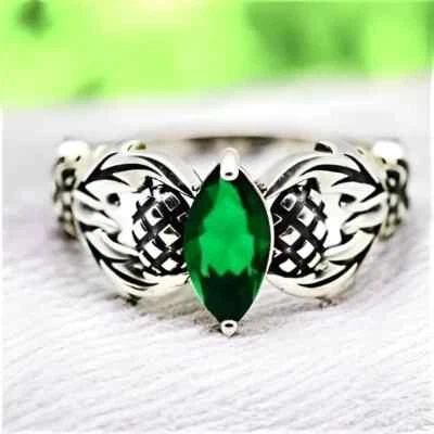 ШОТЛАНДСКИЙ ЧЕРТОПОЛОХ ВИНТАЖНЫЙ СТИЛЬ 1 КАРАТ. СЕРЕБРЯНОЕ КОЛЬЦО С ИМИТАЦИЕЙ ИЗУМРУДА 925 ПРОБЫ 1748 - Изображение 1 из 4