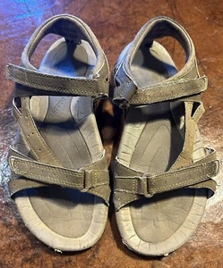 Hi-Tec Sandals Women’s Size 8-Waterproof - Picture 1 of 6