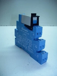 FINDER 93.02.7.024 RELAY SOCKET 250V 10A WITH 41.52.9.024.0010 RELAY 250V 8A/24V - Picture 1 of 3