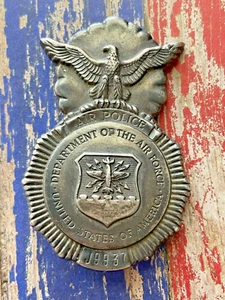 Raro distintivo anni 50 US Air Force AIR POLICE sicurezza/forze speciali Volupte Made - Foto 1 di 8
