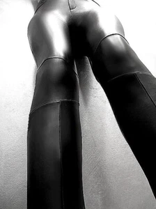 Pantalones elásticos Manosque Original Best Fit imitación cuero negros S - Imagen 1 de 9