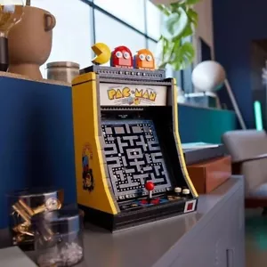 Pac Man Arcade Automat aus Bausteinen - 2651 Teile Spielautomat Nostalgie & Spaß - Bild 1 von 5