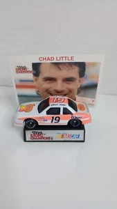 Chad Little Racing Champions NASCAR Stock Car mit Sammlerauto & Ständer - Bild 1 von 8