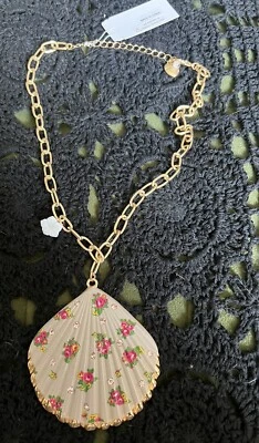 BETSEY JOHNSON Shell Yeah Flower White Shell Chain Necklace MSRP $128, NEW - Image 1 of 4