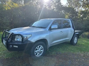 landcruiser 200 series dual cab - Picture 1 of 10