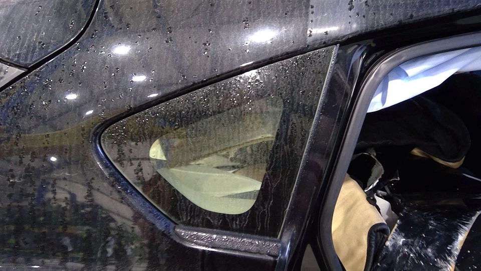 17-23 Subaru Impreza Wagon Quarter Glass RH Passenger Side - with Black Molding - Image 1 of 1