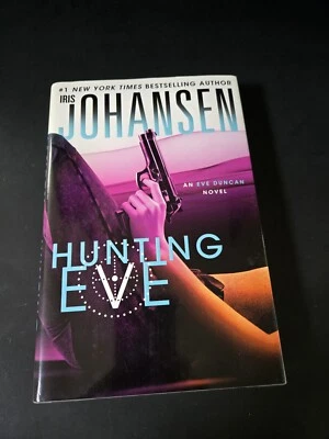 Hunting Eve: An Eve Duncan Novel by Iris Johansen Foto 1 de 4