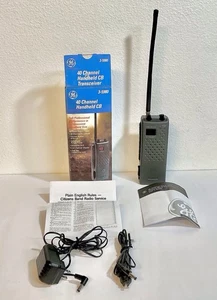 Transceptor de radio CB portátil GE 40 canales #3-5980 con caja, manual y adaptadores - Imagen 1 de 16