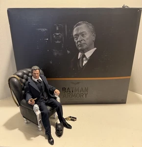 Hot Toys Batman Armory mit Alfred Pennyworth MMS235 1/6 Scale Figure Set - Bild 1 von 11