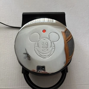 Disney Mickey's Single Waffler VillaWare Mickey Mouse Waffle Maker Model 5555-01 - Picture 1 of 6
