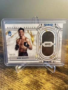 2024 Topps Royalty UFC Regalia Relics Mike Malott #RAR-37 azul/25 (MEM) - Imagen 1 de 2