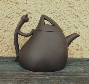 TETERA KYUSU DE GRES MATE OSCURO YIXING ZISHA CHINA, ELEGANTE MANGO DE FIGURA DE GATO - Imagen 1 de 12