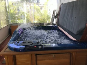 Hot Tub Spa 4 person with Cover - Picture 1 of 2