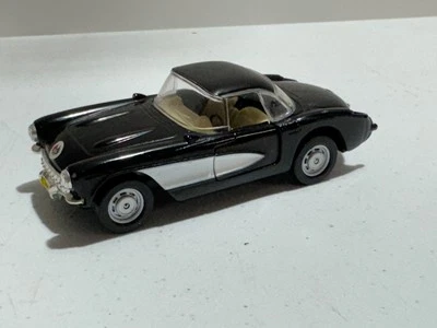 MAISTO 1957 CHEVROLET CORVETTE BLACK & WHITE DIE-CAST VEHICLE 1:39 SCALE - Image 1 of 4