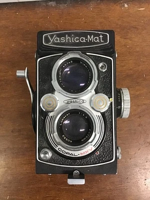 Yashica-Mat TLR Film Camera Lumaxar 80mm f/3.5 Lens 120 Film Vintage 1950s - Image 1 of 4