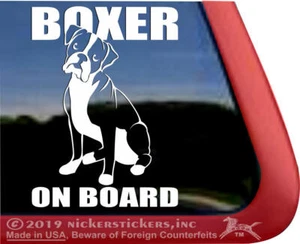 Boxer a bordo | Calcomanía de ventana para perro boxer sentado de alta calidad - Imagen 1 de 1