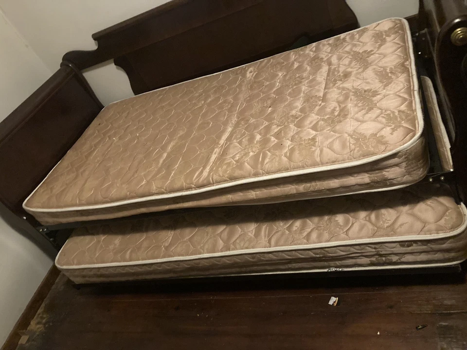 twin sleigh trundle day bed - Image 1 of 3