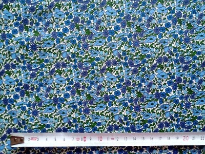 Remanente Pieza de Amapola y Margarita Azul Liberty Tana Césped Algodón aprox 33 x 30 cm Foto 1 de 3