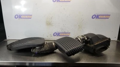 96 CHEVY IMPALA SS 5.7L AIR CLEANER AIR BOX ASSEMBLY WITH RESONATORS - Image 1 of 4