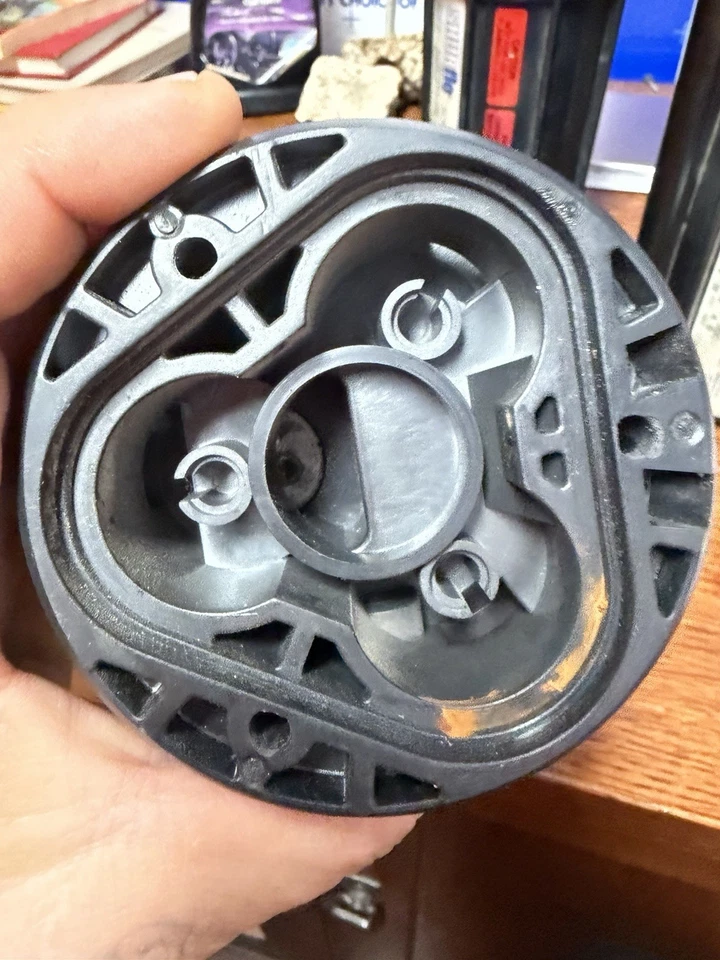 SIN USAR - Bomba sumergible Shurflo 9325-043-101 24v - CABLE FALTANTE Foto 1 de 4