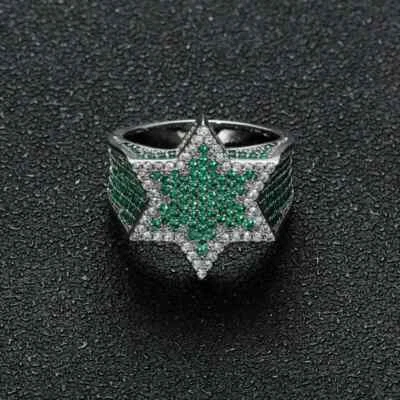 Anillo meñique enchapado en oro blanco de 14 k con forma de estrella esmeralda simulada de corte redondo de 3 quilates para hombre Foto 1 de 4