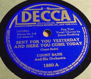 Count Basie - Sent Yesterday Here You Come Today / Swinging (1938) Decca 78 V+E- - Imagen 1 de 5
