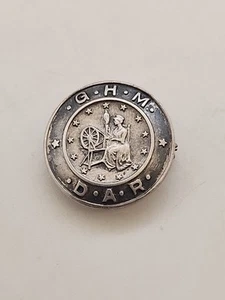 DAUGHTERS OF THE AMERICAN REVOLUTION GHM PIN HALLMARKED JE CALDWELL STERLING - Picture 1 of 5