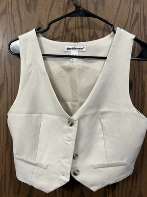 Colete Feminino Charlotte Russe Bege com Botões – Tamanho M – Estilo Personalizado Chique - Imagem 1 de 3