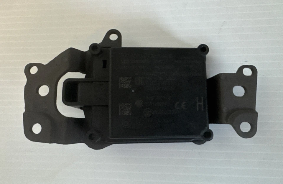 2018 - 2019 Toyota Camry Cruise Control Distance Sensor 88210-06010 OEM K0031 - Image 1 of 4