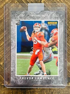 Trevor Lawrence RC - The Incoming Class Rookie - 2021 NFL Panini Instant 1/6610 - Bild 1 von 2