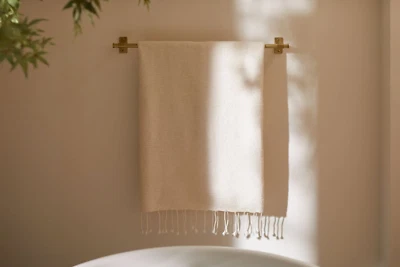 "Nuevo toallero Kohler K-35926-2 MB Castia™ de Studio McGee baño 24"" O2" Foto 1 de 4