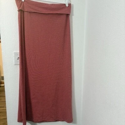 Maxi Falda Plegable Cintura Gruesa Talla Grande Carve Designs Rayas Rosa Foto 1 de 4