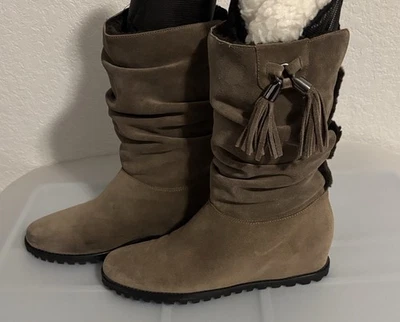 Botas Stuart Weitzman de gamuza topo holgadas con borla talla 8N con forro de piel sintética Foto 1 de 4
