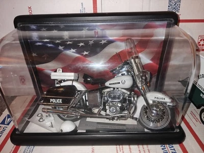 Franklin Mint Harley Davidson Motorcycle Electra Glide Police Patrol Model Bike - Image 1 of 4