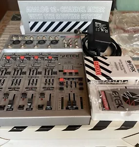 Mixer analogico Etek AD1223 con Digital Multieffect Processor EFX2000 - Foto 1 di 13