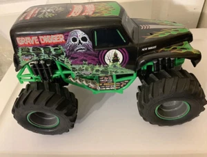 New Bright 1:10 RC 9.6V Monster Jam Grave Digger Truck No remote Crawler Rare - Picture 1 of 11