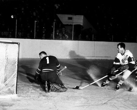 Detroit Red Wings GORDIE HOWE Glossy 8x10 Photo Scoring Print Hockey Poster Cover