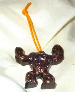 Braun Bigfoot Charm Ornament Yeti Affe Mann Sasquatch Eiche Handarbeit Glitzer Harz - Bild 1 von 5