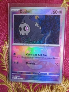 Master Ball Reverse Foil Duskull 035/131 Evoluzioni Prismatiche Carta Pokemon TCG - Foto 1 di 1
