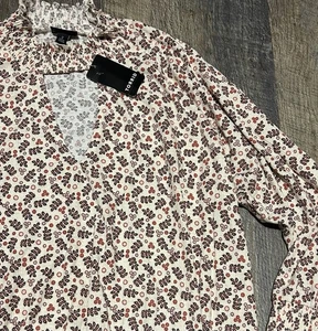 NUEVO CON ETIQUETAS Blusa Torrid Top 2 Punto Blanca Camisa Cuello Alto en V - Imagen 1 de 5