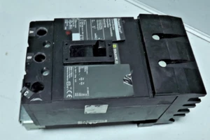 Square D QDA32150 150 Amp 240V 3 pole I-Line Schneider Electric chipped corner - Picture 1 of 9