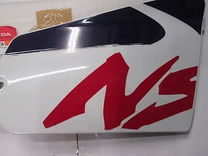 Honda NSR125 UNTERE WINDABDECKUNG 83560-KBS-W30ZA - Bild 1 von 3
