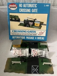 Model Power “HO” Scale # 4161 Automatic Crossing Gate W/ Watchman’s House - Picture 1 of 5