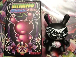 Juguete de vinilo urbano Kidrobot X Lady Aiko Fatale Dunny 1 2 3 4 5 2011 2014 Munny - Imagen 1 de 5