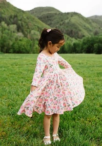 Neu Ollie Jay Emile pfirsichfarbenes Blumen-Twirlkleid mit Blumen, 7 Jahre, neu mit Etikett - Bild 1 von 3
