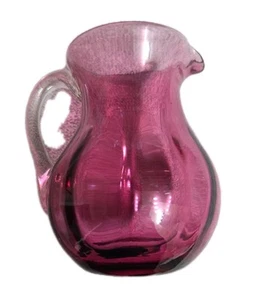 Piccola brocca cremoso stile vetro pellegrino rosa mirtillo a costine #2 - Foto 1 di 5