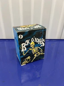 Figura de Acción Esqueleto Caja O Bones De Colección Modelo Brilla en la Oscuridad Nuevo de Lote Antiguo - Imagen 1 de 4