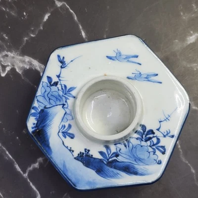 Antiguo soporte hexagonal para taza de sake de porcelana azul blanco Japón Edo siglo XIX Foto 1 de 4