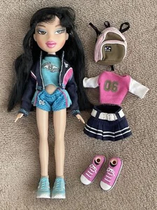 Bratz Doll Class Kumi With Both Outfits Rare - Picture 1 of 12