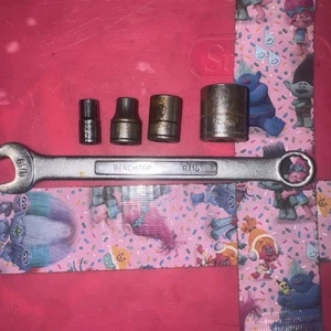 Benchtop Wrench And Sockets - Picture 1 of 4
